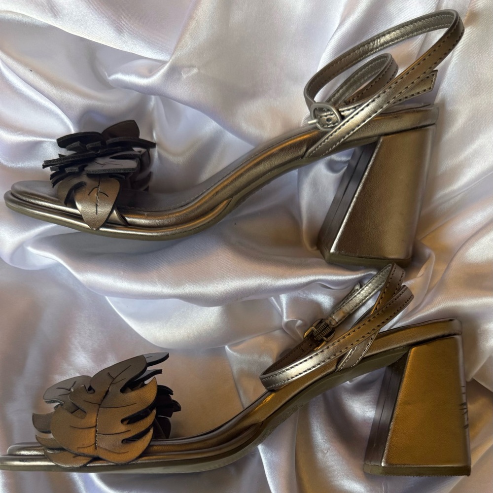 FARM Rio Gold Leaf Sandals - Picture 3 of 11